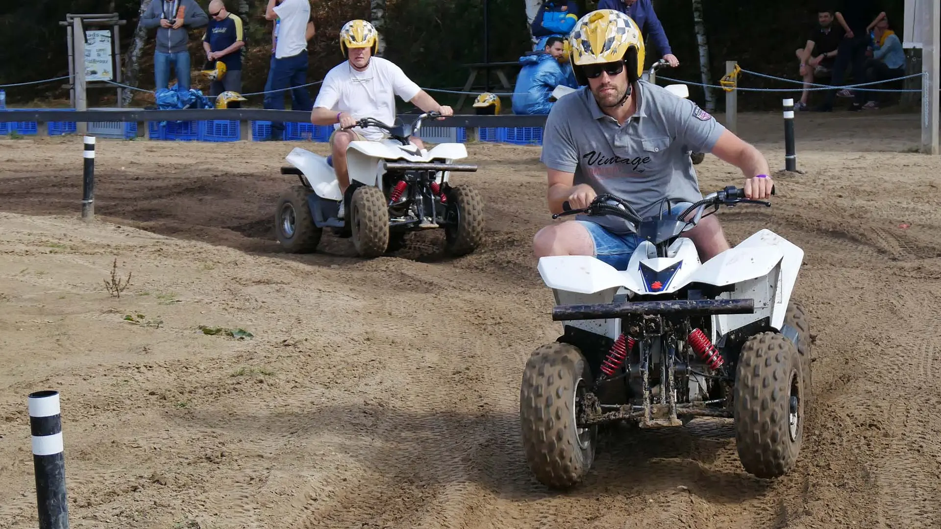 Quadrijden tieners en volwassenen met 90cc race quads