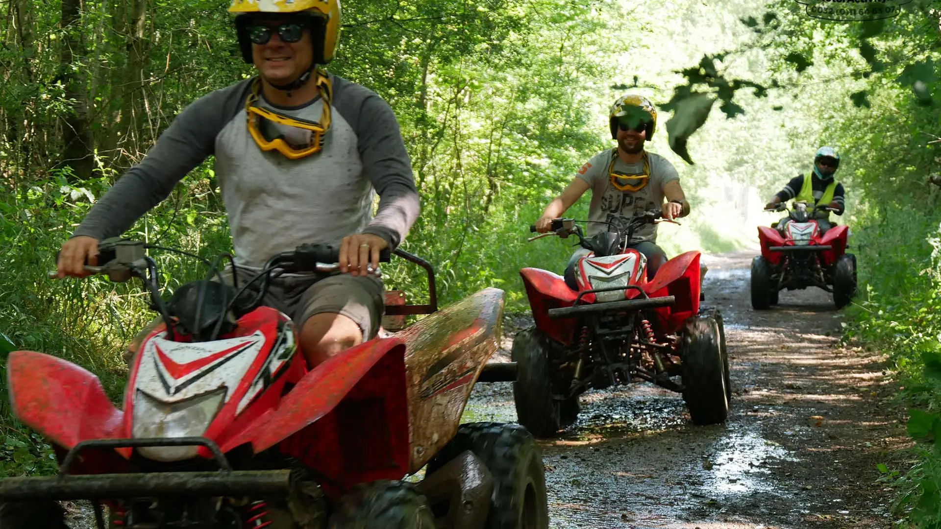 Quadrijden off the road tocht