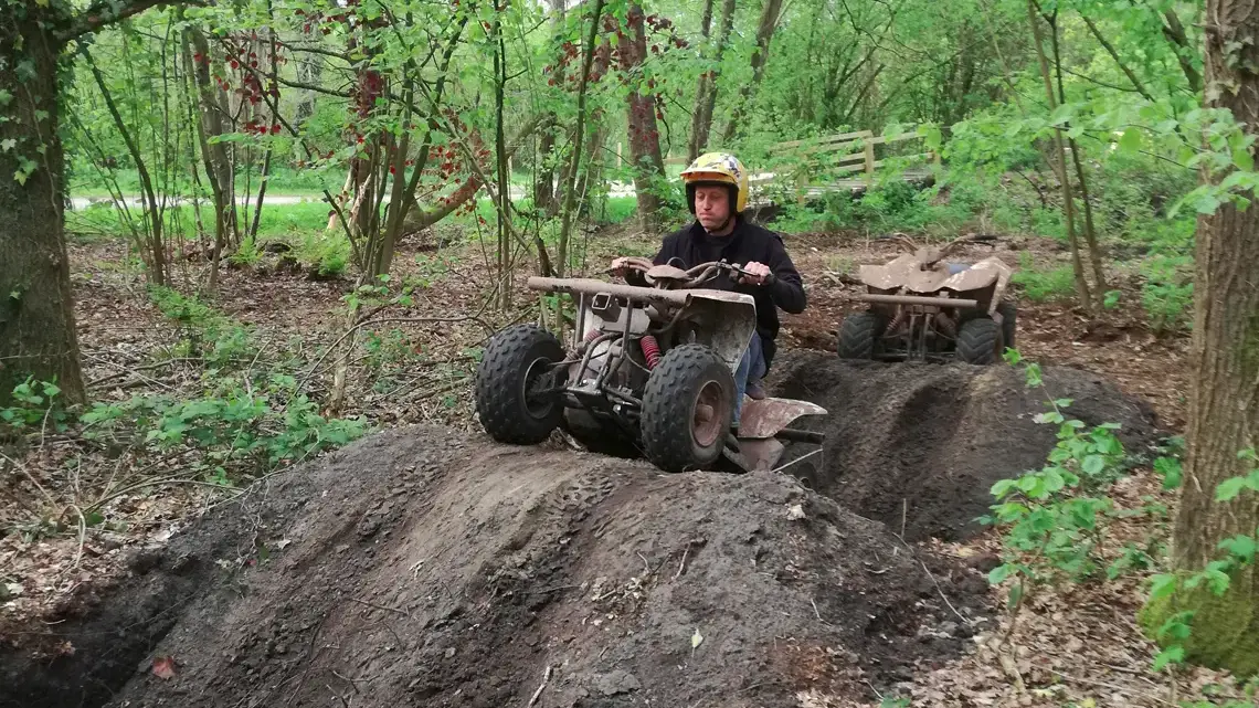 Quadrijden met 90cc race quad voor tieners en volwassenen