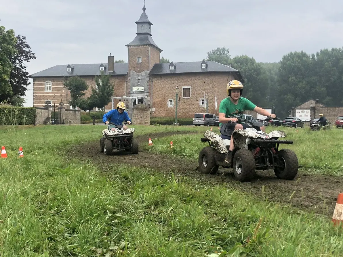Quadrijden met 90cc race quad voor tieners en volwassenen