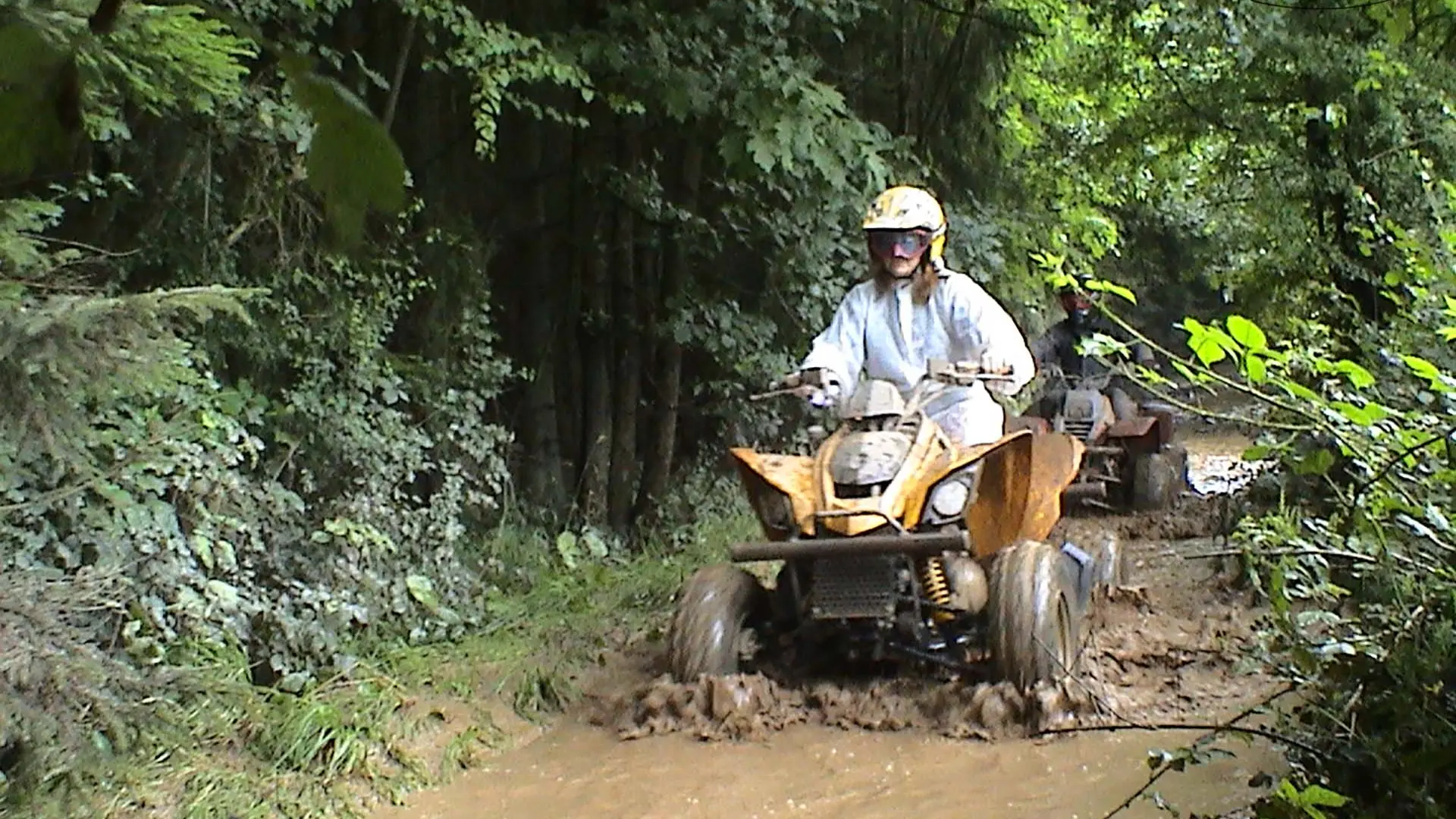 Quad route, quad tocht. Off the road quadrijden in limburg, ardennen en hageland.